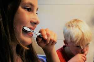 Φωτογραφία παιδιών κατά το βούρτσισμα των δοντιών
